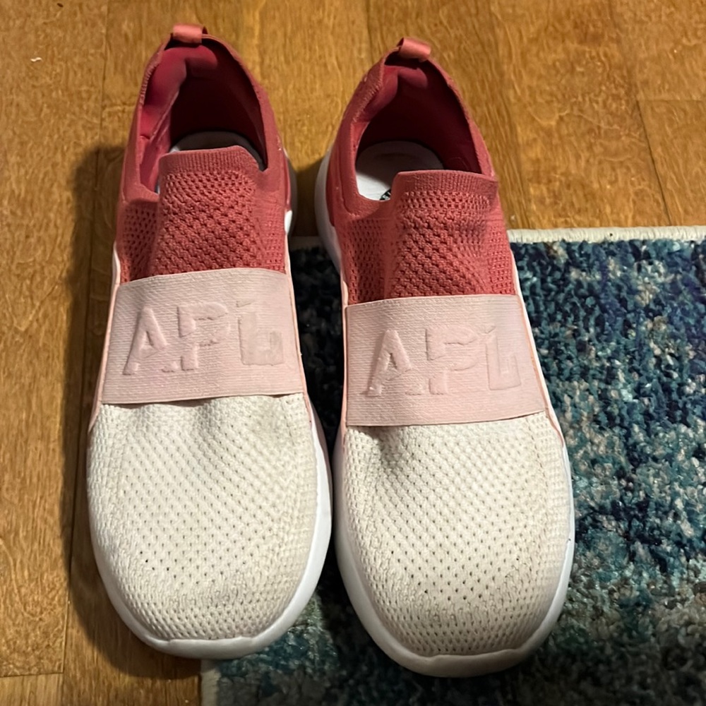 APL slip on size 9